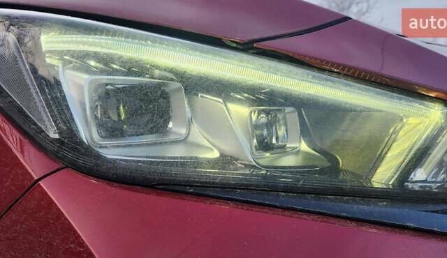 Красный Ниссан Лиф, объемом двигателя 0 л и пробегом 130 тыс. км за 10950 $, фото 2 на Automoto.ua