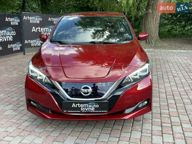 Красный Ниссан Лиф, объемом двигателя 0 л и пробегом 117 тыс. км за 12000 $, фото 19 на Automoto.ua