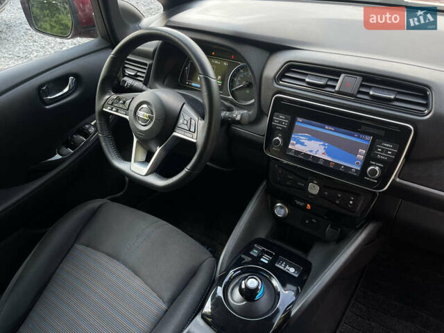 Красный Ниссан Лиф, объемом двигателя 0 л и пробегом 117 тыс. км за 12000 $, фото 16 на Automoto.ua