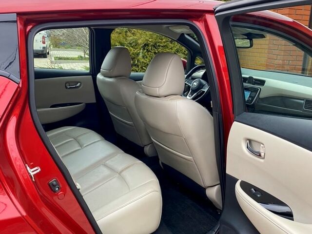 Красный Ниссан Лиф, объемом двигателя 0 л и пробегом 46 тыс. км за 16000 $, фото 2 на Automoto.ua