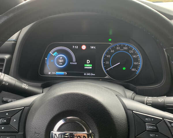 Красный Ниссан Лиф, объемом двигателя 0 л и пробегом 89 тыс. км за 12500 $, фото 18 на Automoto.ua