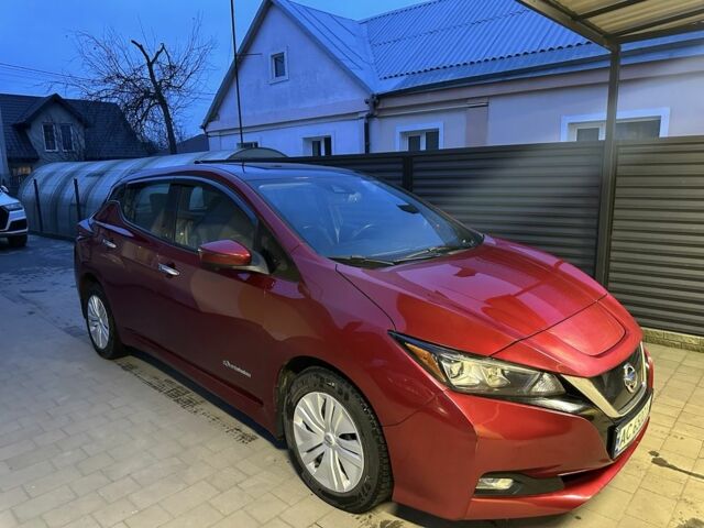 Красный Ниссан Лиф, объемом двигателя 0 л и пробегом 134 тыс. км за 12200 $, фото 4 на Automoto.ua