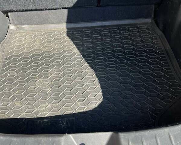 Красный Ниссан Лиф, объемом двигателя 0 л и пробегом 80 тыс. км за 13799 $, фото 15 на Automoto.ua