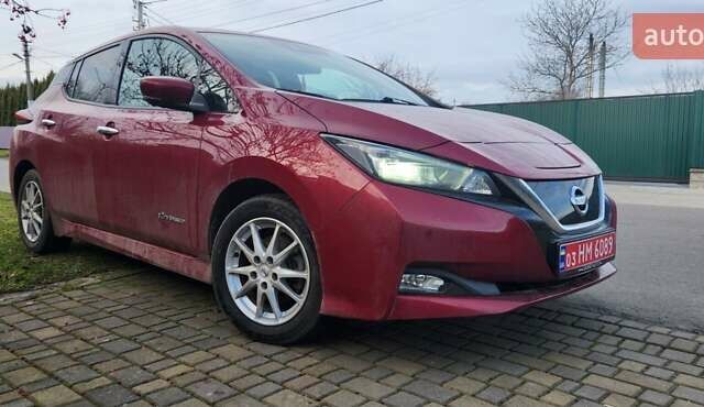 Красный Ниссан Лиф, объемом двигателя 0 л и пробегом 130 тыс. км за 10950 $, фото 10 на Automoto.ua