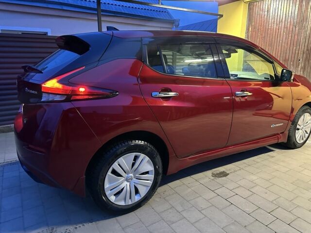 Красный Ниссан Лиф, объемом двигателя 0 л и пробегом 134 тыс. км за 12200 $, фото 2 на Automoto.ua