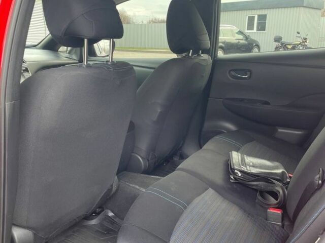 Красный Ниссан Лиф, объемом двигателя 0 л и пробегом 135 тыс. км за 13000 $, фото 6 на Automoto.ua