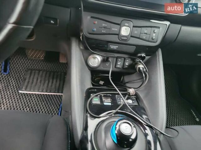 Червоний Ніссан Ліф, об'ємом двигуна 0 л та пробігом 81 тис. км за 13199 $, фото 7 на Automoto.ua