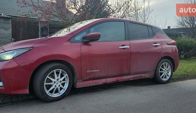 Красный Ниссан Лиф, объемом двигателя 0 л и пробегом 130 тыс. км за 10950 $, фото 8 на Automoto.ua