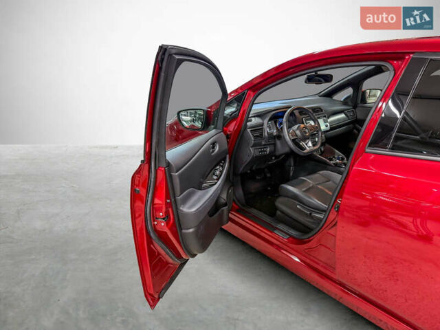 Красный Ниссан Лиф, объемом двигателя 0 л и пробегом 25 тыс. км за 8500 $, фото 7 на Automoto.ua