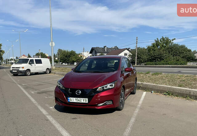 Красный Ниссан Лиф, объемом двигателя 0 л и пробегом 79 тыс. км за 13200 $, фото 2 на Automoto.ua