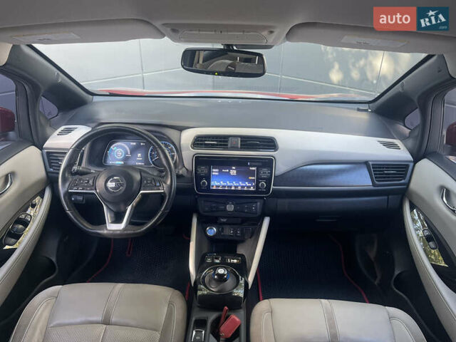 Красный Ниссан Лиф, объемом двигателя 0 л и пробегом 84 тыс. км за 13700 $, фото 10 на Automoto.ua