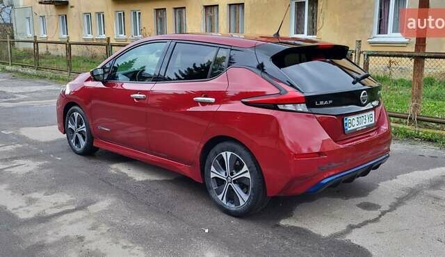 Красный Ниссан Лиф, объемом двигателя 0 л и пробегом 60 тыс. км за 13000 $, фото 6 на Automoto.ua