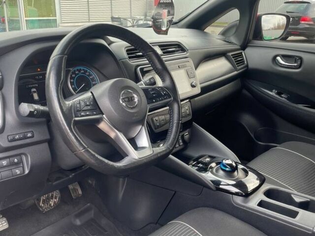 Красный Ниссан Лиф, объемом двигателя 0 л и пробегом 135 тыс. км за 13000 $, фото 4 на Automoto.ua