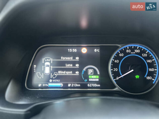 Красный Ниссан Лиф, объемом двигателя 0 л и пробегом 62 тыс. км за 11990 $, фото 13 на Automoto.ua