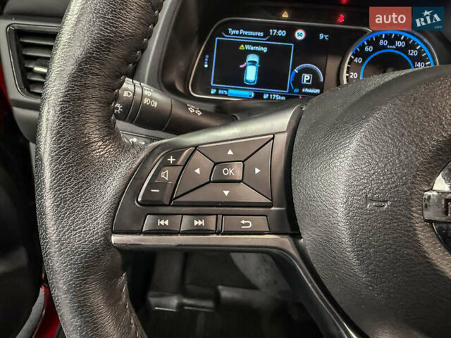 Красный Ниссан Лиф, объемом двигателя 0 л и пробегом 25 тыс. км за 8500 $, фото 11 на Automoto.ua