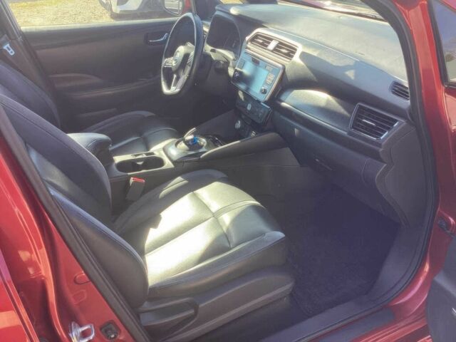 Красный Ниссан Лиф, объемом двигателя 0 л и пробегом 31 тыс. км за 13000 $, фото 7 на Automoto.ua