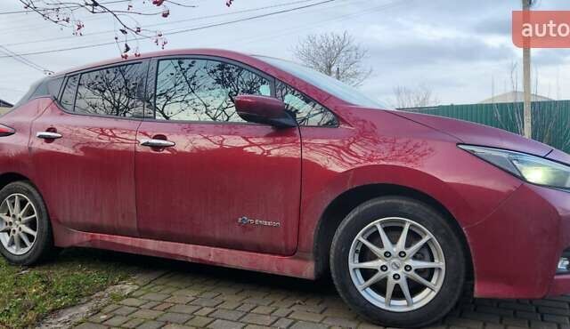 Красный Ниссан Лиф, объемом двигателя 0 л и пробегом 130 тыс. км за 10950 $, фото 9 на Automoto.ua