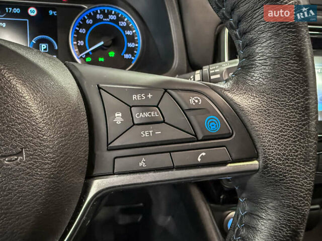 Красный Ниссан Лиф, объемом двигателя 0 л и пробегом 25 тыс. км за 8500 $, фото 12 на Automoto.ua