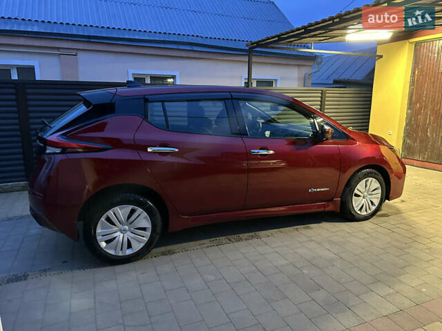 Красный Ниссан Лиф, объемом двигателя 0 л и пробегом 134 тыс. км за 12500 $, фото 5 на Automoto.ua