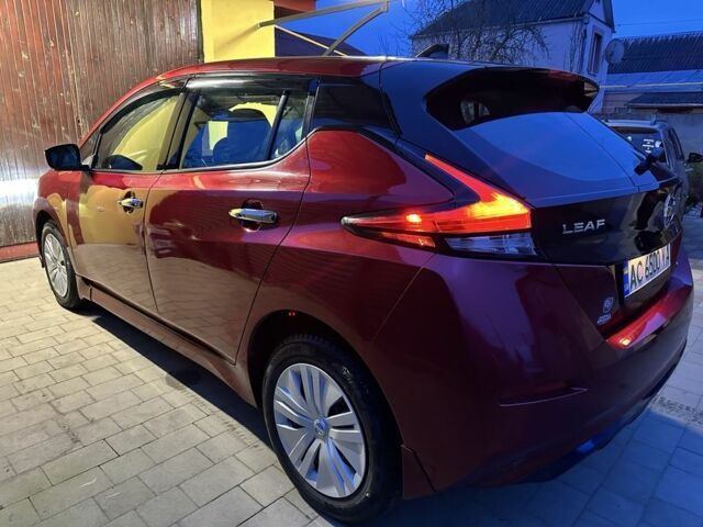 Красный Ниссан Лиф, объемом двигателя 0 л и пробегом 134 тыс. км за 12200 $, фото 1 на Automoto.ua