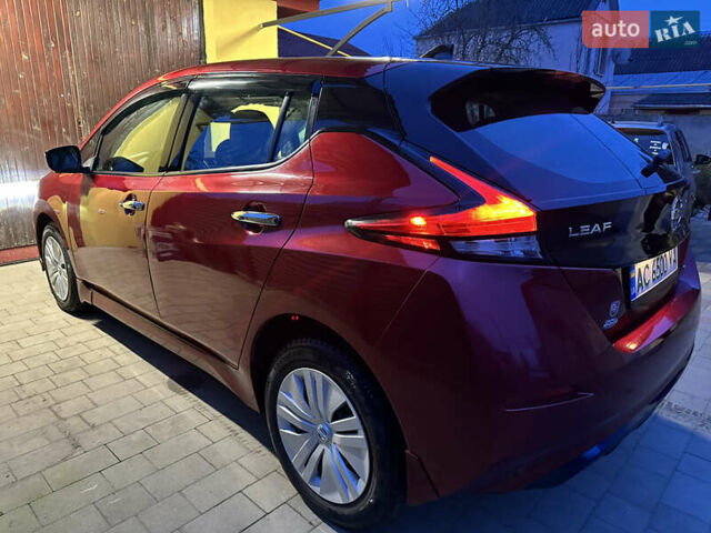 Красный Ниссан Лиф, объемом двигателя 0 л и пробегом 134 тыс. км за 12500 $, фото 1 на Automoto.ua