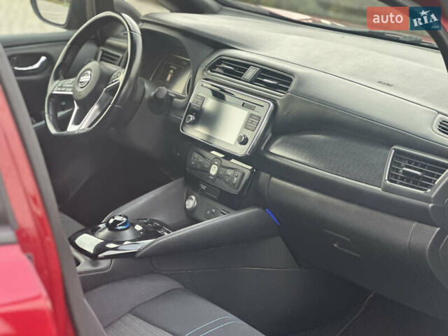 Красный Ниссан Лиф, объемом двигателя 0 л и пробегом 95 тыс. км за 11700 $, фото 10 на Automoto.ua