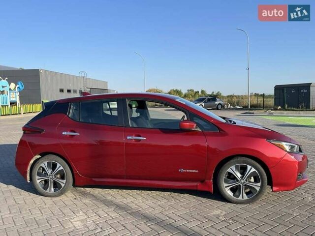 Красный Ниссан Лиф, объемом двигателя 0 л и пробегом 100 тыс. км за 12500 $, фото 7 на Automoto.ua