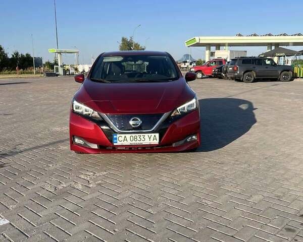 Красный Ниссан Лиф, объемом двигателя 0 л и пробегом 100 тыс. км за 12500 $, фото 3 на Automoto.ua