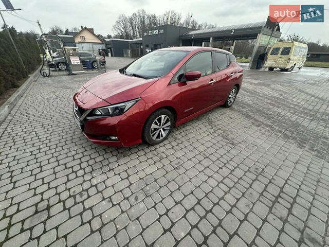 Красный Ниссан Лиф, объемом двигателя 0 л и пробегом 95 тыс. км за 11700 $, фото 19 на Automoto.ua