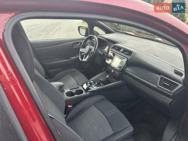 Красный Ниссан Лиф, объемом двигателя 0 л и пробегом 95 тыс. км за 11700 $, фото 12 на Automoto.ua