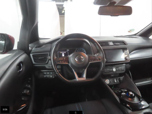 Красный Ниссан Лиф, объемом двигателя 0 л и пробегом 100 тыс. км за 14500 $, фото 2 на Automoto.ua