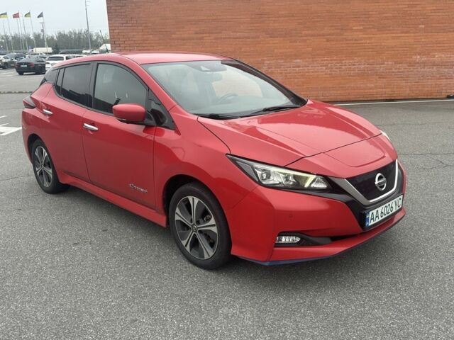 Червоний Ніссан Ліф, об'ємом двигуна 0 л та пробігом 128 тис. км за 12999 $, фото 1 на Automoto.ua