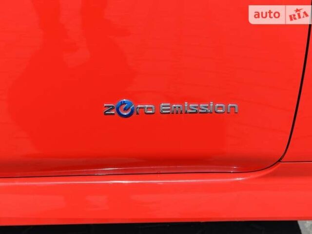 Красный Ниссан Лиф, объемом двигателя 0 л и пробегом 112 тыс. км за 14500 $, фото 8 на Automoto.ua