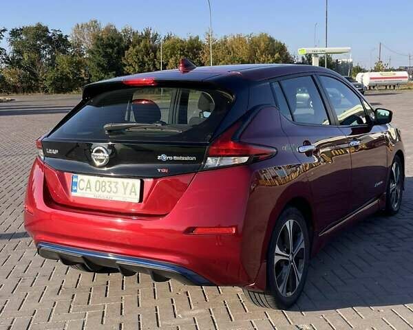 Красный Ниссан Лиф, объемом двигателя 0 л и пробегом 100 тыс. км за 12500 $, фото 9 на Automoto.ua