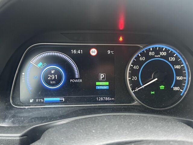 Червоний Ніссан Ліф, об'ємом двигуна 0 л та пробігом 128 тис. км за 12999 $, фото 6 на Automoto.ua