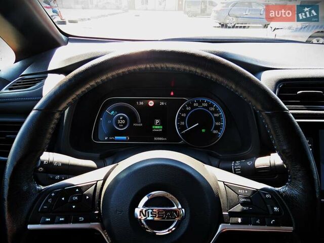 Красный Ниссан Лиф, объемом двигателя 0 л и пробегом 93 тыс. км за 15300 $, фото 9 на Automoto.ua