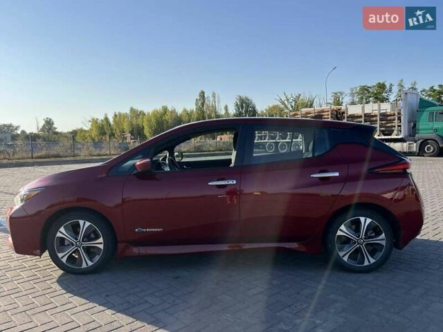 Красный Ниссан Лиф, объемом двигателя 0 л и пробегом 100 тыс. км за 12500 $, фото 5 на Automoto.ua