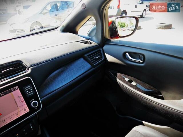 Красный Ниссан Лиф, объемом двигателя 0 л и пробегом 93 тыс. км за 15300 $, фото 13 на Automoto.ua