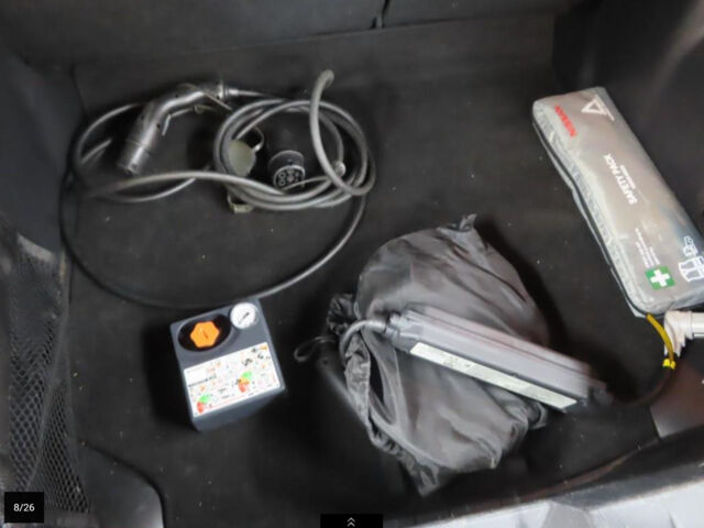 Красный Ниссан Лиф, объемом двигателя 0 л и пробегом 100 тыс. км за 14500 $, фото 5 на Automoto.ua