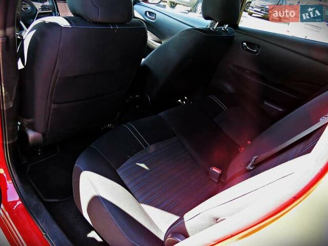 Красный Ниссан Лиф, объемом двигателя 0 л и пробегом 93 тыс. км за 15300 $, фото 14 на Automoto.ua