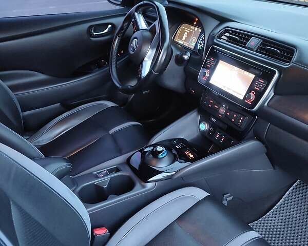 Червоний Ніссан Ліф, об'ємом двигуна 0 л та пробігом 210 тис. км за 12000 $, фото 18 на Automoto.ua