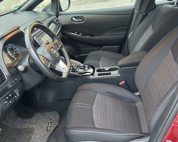 Красный Ниссан Лиф, объемом двигателя 0 л и пробегом 37 тыс. км за 14000 $, фото 4 на Automoto.ua