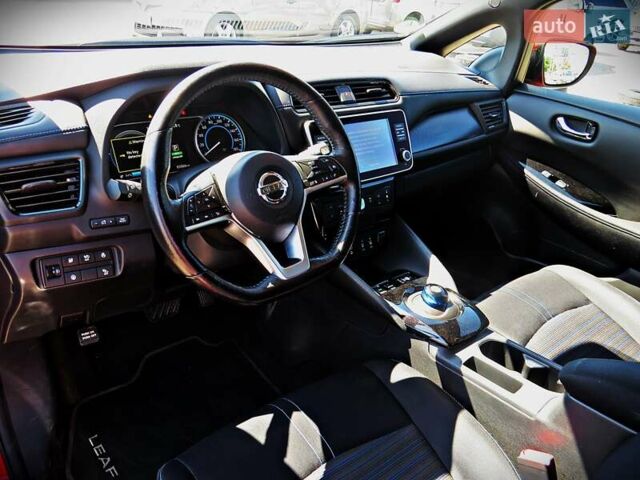 Красный Ниссан Лиф, объемом двигателя 0 л и пробегом 93 тыс. км за 15300 $, фото 7 на Automoto.ua