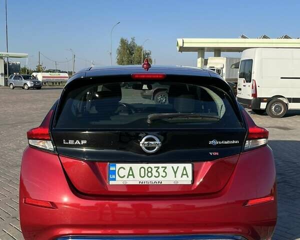 Красный Ниссан Лиф, объемом двигателя 0 л и пробегом 100 тыс. км за 12500 $, фото 8 на Automoto.ua