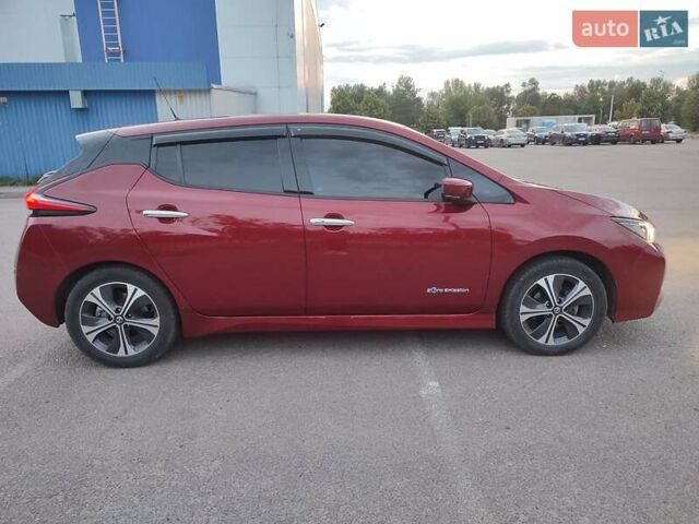 Червоний Ніссан Ліф, об'ємом двигуна 0 л та пробігом 210 тис. км за 12000 $, фото 5 на Automoto.ua