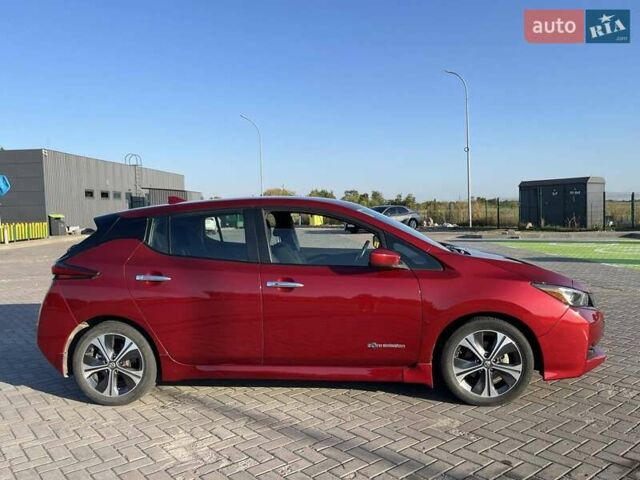 Красный Ниссан Лиф, объемом двигателя 0 л и пробегом 100 тыс. км за 12500 $, фото 6 на Automoto.ua