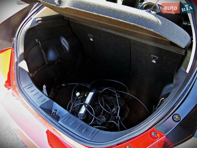 Красный Ниссан Лиф, объемом двигателя 0 л и пробегом 93 тыс. км за 15300 $, фото 17 на Automoto.ua