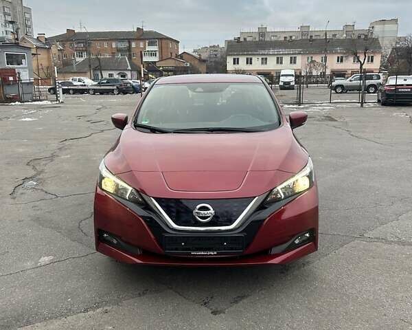 Красный Ниссан Лиф, объемом двигателя 0 л и пробегом 37 тыс. км за 14000 $, фото 1 на Automoto.ua