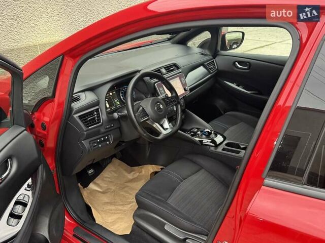 Красный Ниссан Лиф, объемом двигателя 0 л и пробегом 120 тыс. км за 14900 $, фото 5 на Automoto.ua