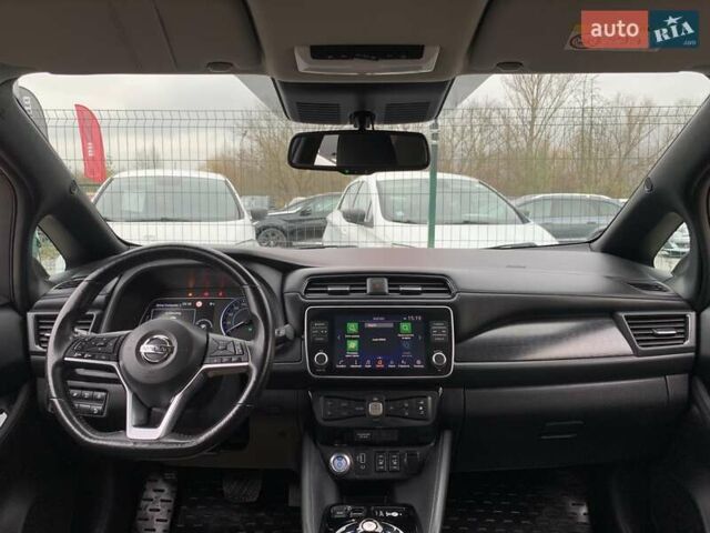 Красный Ниссан Лиф, объемом двигателя 0 л и пробегом 81 тыс. км за 14199 $, фото 60 на Automoto.ua